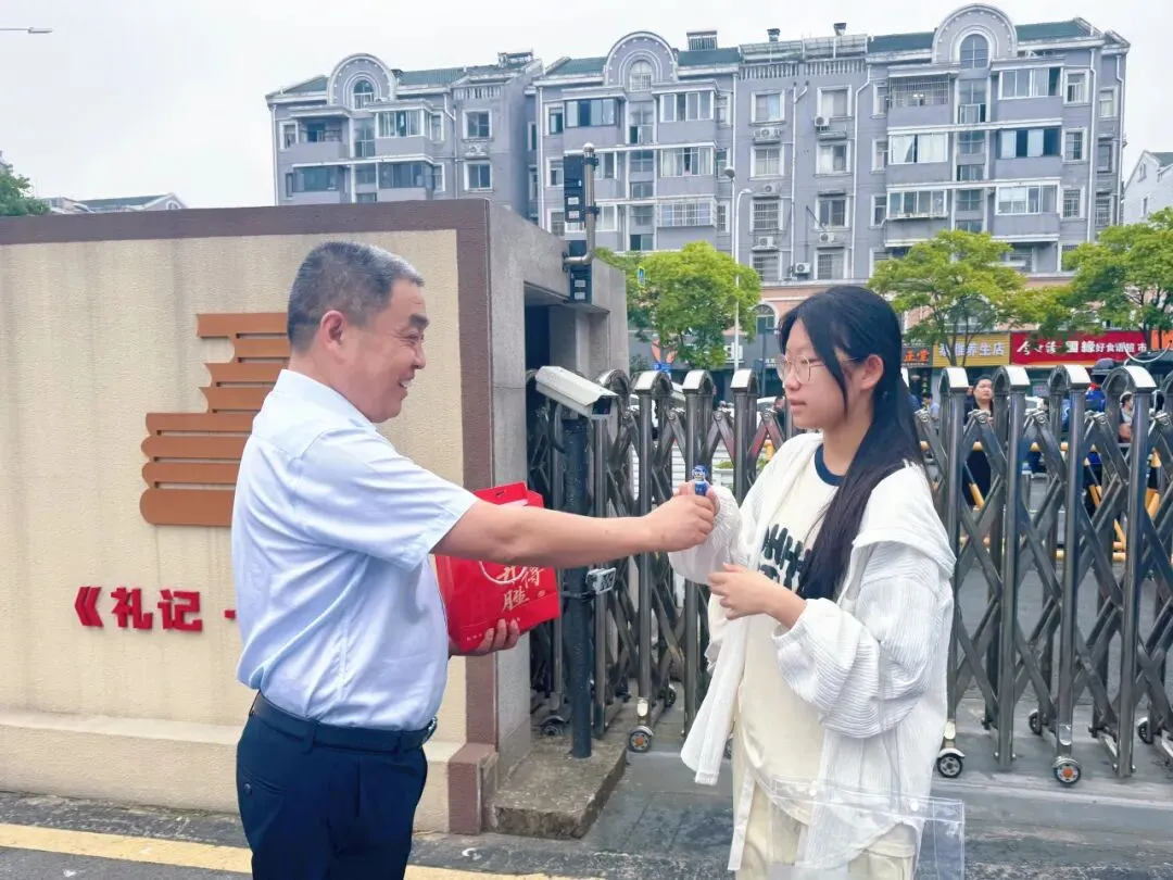 【中考特辑】盛夏执笔,志同道合,奔赴属于你们的光亮!-第5张图片-四季读书网 【中考特辑】盛夏执笔,志同道合,奔赴属于你们的光亮!-第5张图片-四季读书网