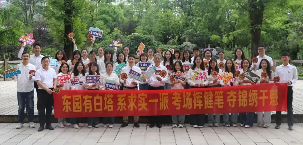 中考首日 || 少年博思千日 求实风骨 青春挥毫三天 冲十锋芒-第5张图片-四季读书网 中考首日 || 少年博思千日 求实风骨 青春挥毫三天 冲十锋芒-第5张图片-四季读书网