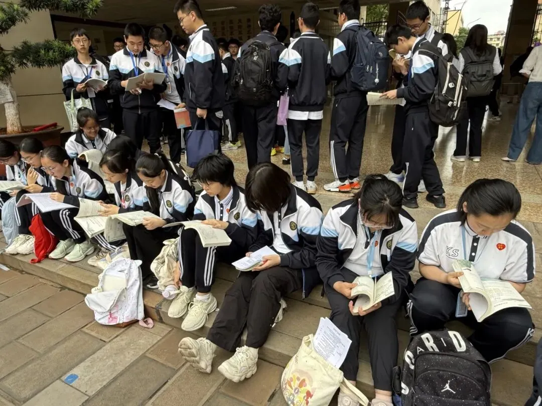 中考首日 || 少年博思千日 求实风骨 青春挥毫三天 冲十锋芒-第12张图片-四季读书网 中考首日 || 少年博思千日 求实风骨 青春挥毫三天 冲十锋芒-第12张图片-四季读书网