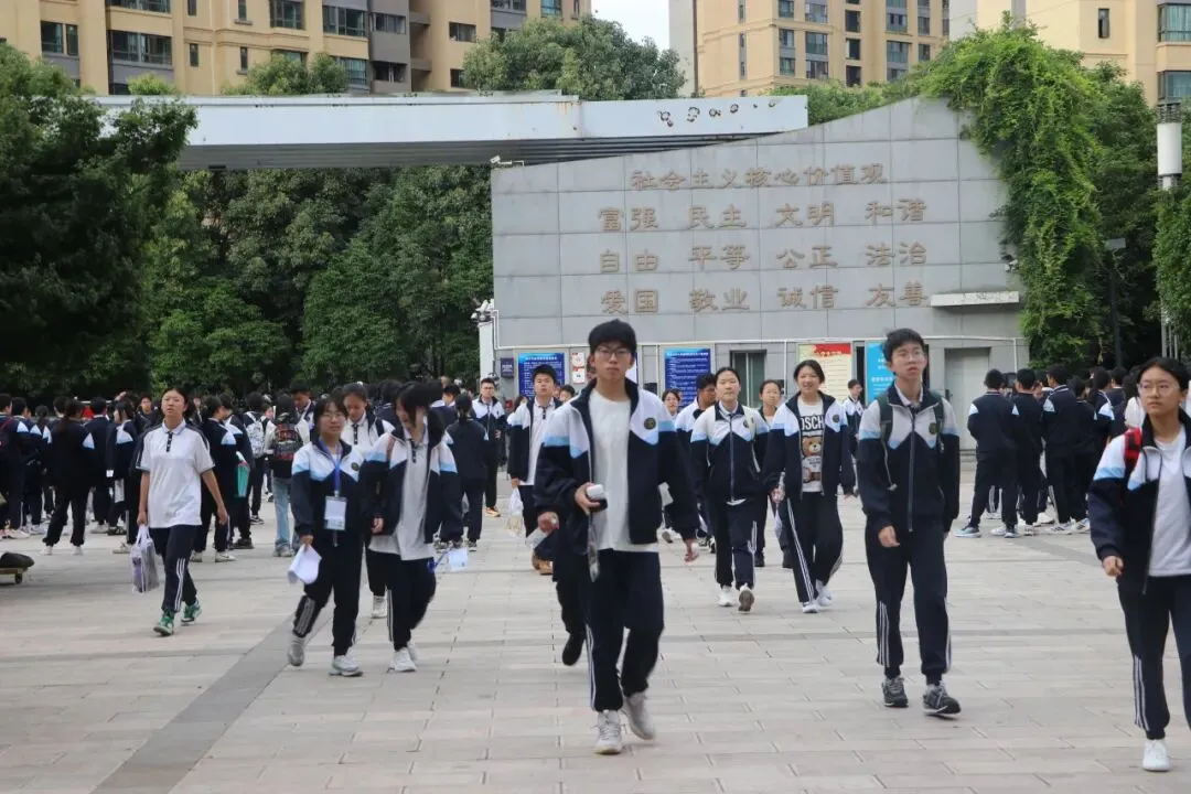 中考首日 || 少年博思千日 求实风骨 青春挥毫三天 冲十锋芒-第17张图片-四季读书网 中考首日 || 少年博思千日 求实风骨 青春挥毫三天 冲十锋芒-第17张图片-四季读书网