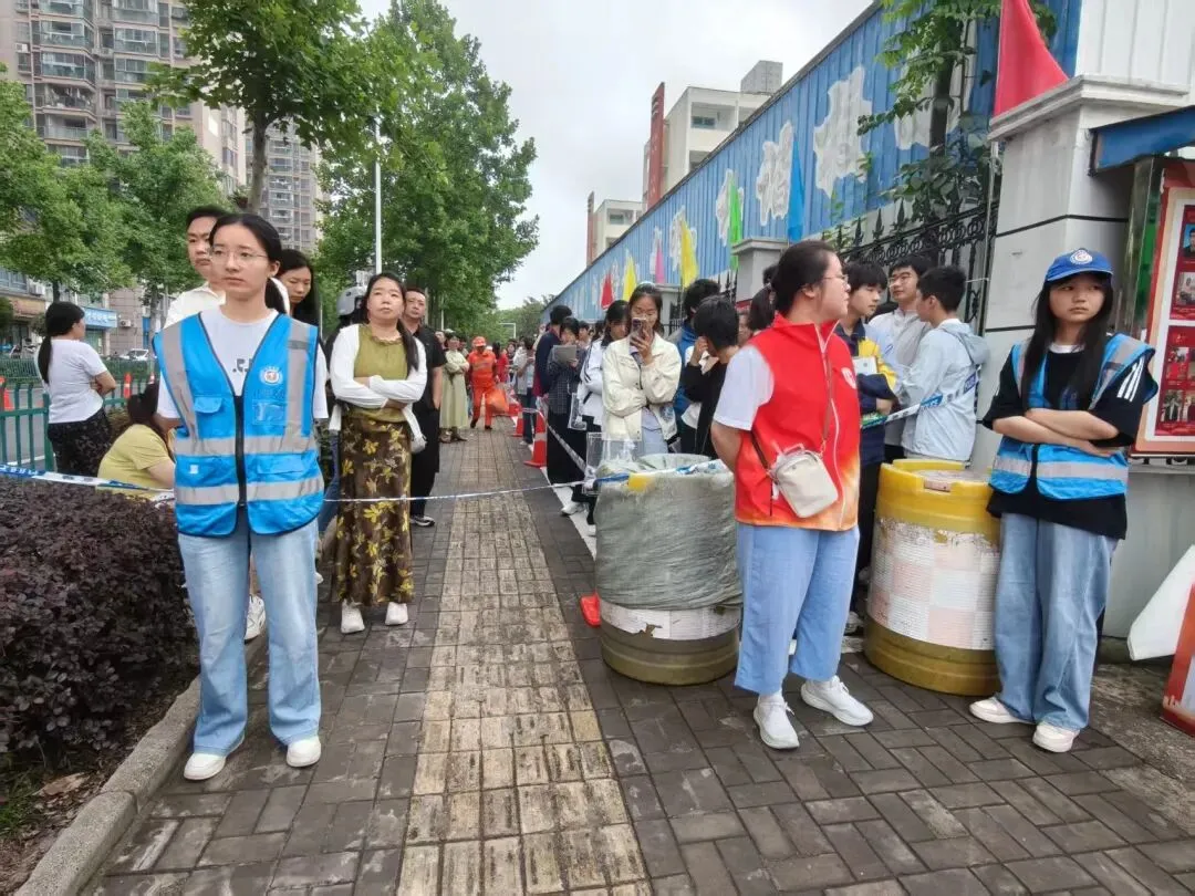 青·动态|护航中考,以爱相伴, 暖心志愿服务,为追梦少年加油-第5张图片-四季读书网