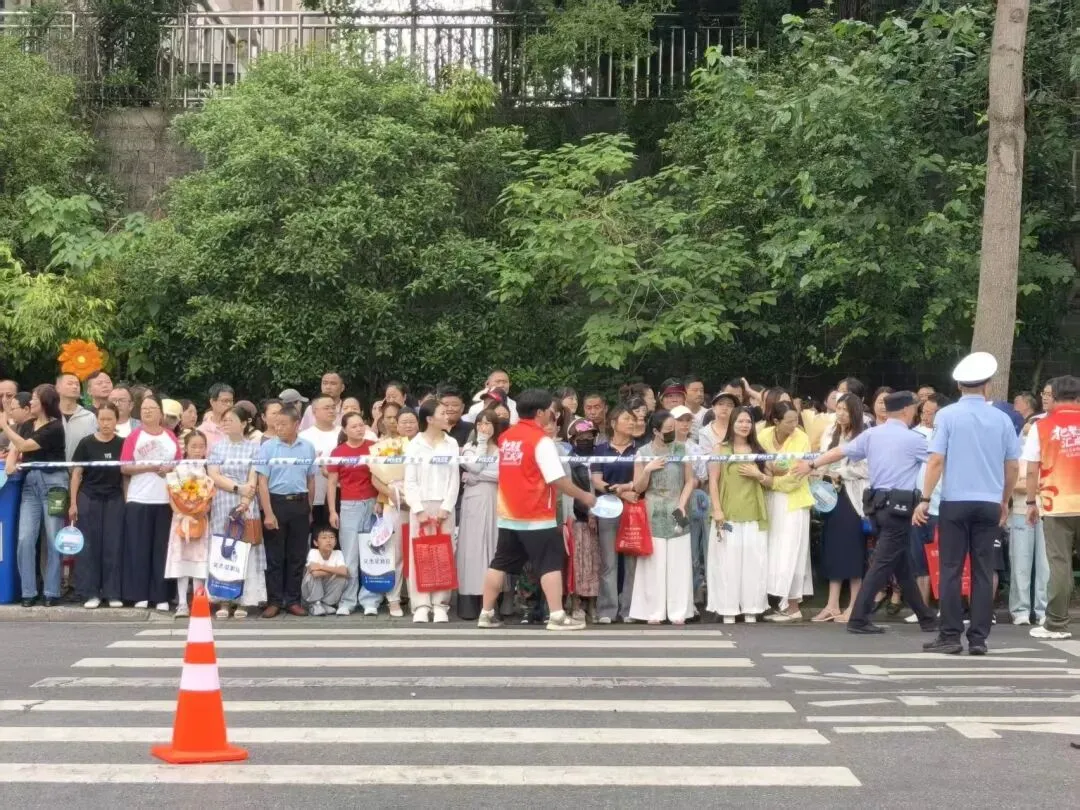 青·动态|护航中考,以爱相伴, 暖心志愿服务,为追梦少年加油-第10张图片-四季读书网
