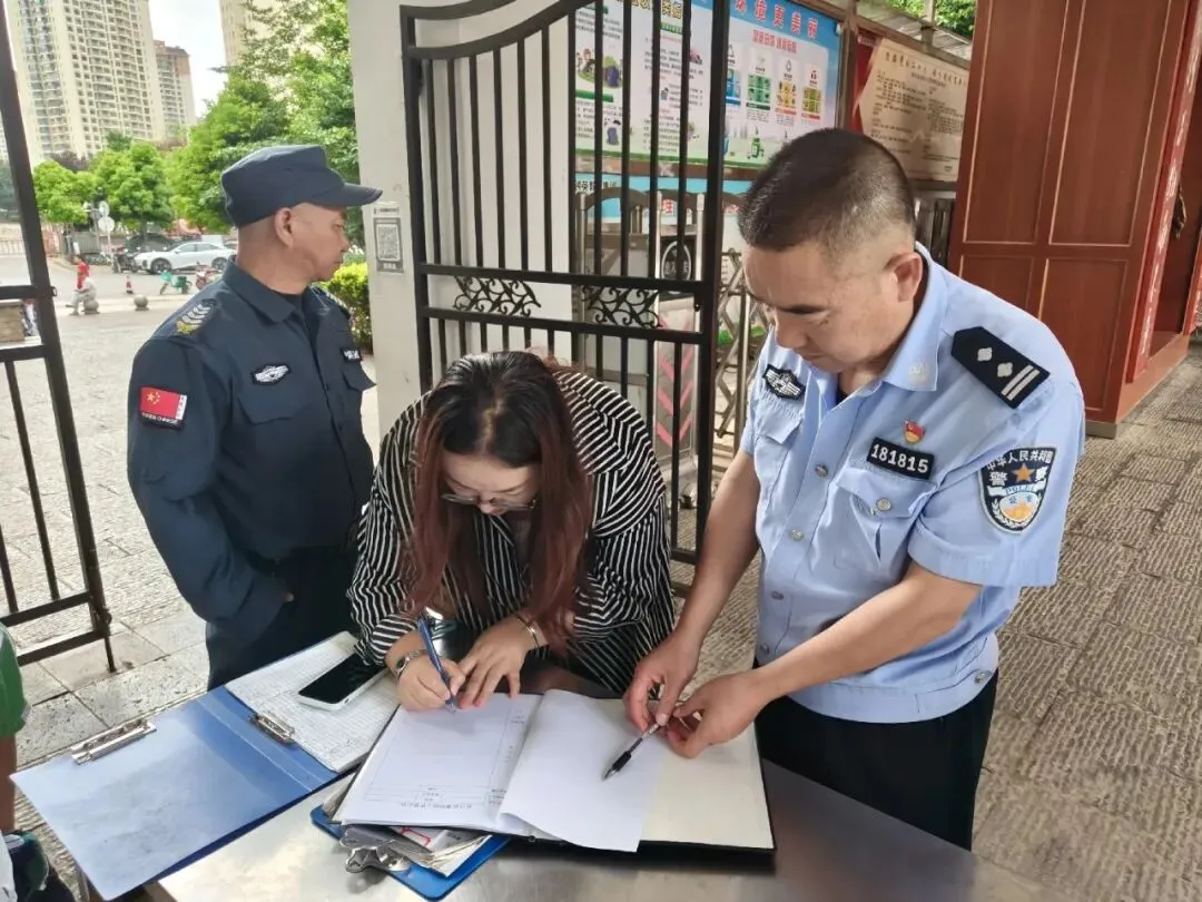 中考首日 | 你们执笔追梦,我们全力以“护”!五华警方全力守护,交出“平安入场卷”-第6张图片-四季读书网 中考首日 | 你们执笔追梦,我们全力以“护”!五华警方全力守护,交出“平安入场卷”-第6张图片-四季读书网