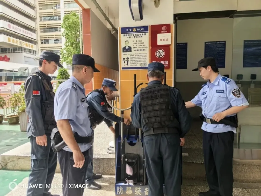 中考首日 | 你们执笔追梦,我们全力以“护”!五华警方全力守护,交出“平安入场卷”-第7张图片-四季读书网 中考首日 | 你们执笔追梦,我们全力以“护”!五华警方全力守护,交出“平安入场卷”-第7张图片-四季读书网