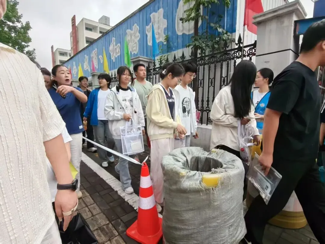 青·动态|护航中考,以爱相伴, 暖心志愿服务,为追梦少年加油-第23张图片-四季读书网