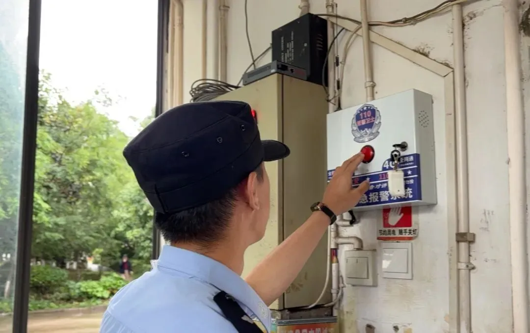 中考首日 | 你们执笔追梦,我们全力以“护”!五华警方全力守护,交出“平安入场卷”-第8张图片-四季读书网 中考首日 | 你们执笔追梦,我们全力以“护”!五华警方全力守护,交出“平安入场卷”-第8张图片-四季读书网