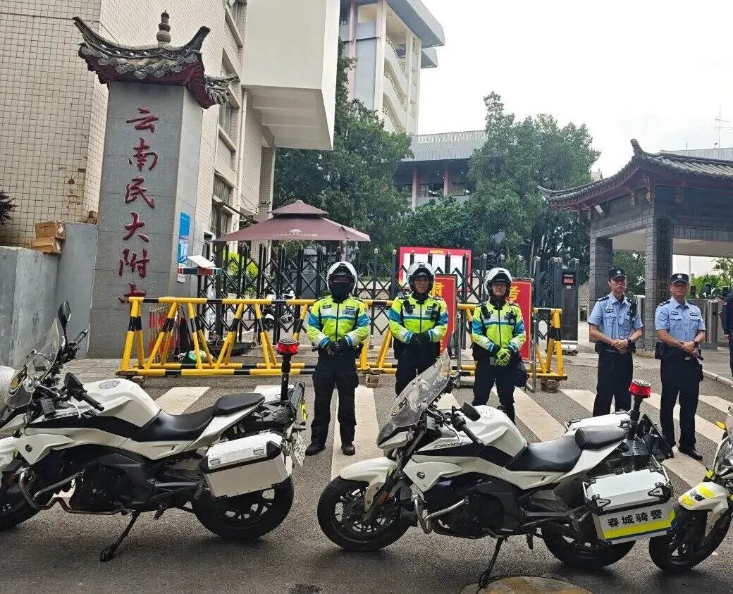 中考首日 | 你们执笔追梦,我们全力以“护”!五华警方全力守护,交出“平安入场卷”-第13张图片-四季读书网 中考首日 | 你们执笔追梦,我们全力以“护”!五华警方全力守护,交出“平安入场卷”-第13张图片-四季读书网