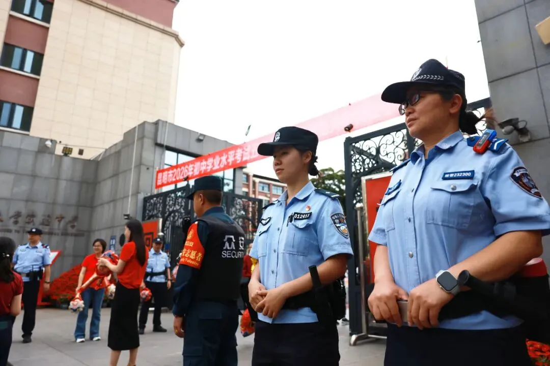 中考首日 | 你们执笔追梦,我们全力以“护”!五华警方全力守护,交出“平安入场卷”-第15张图片-四季读书网 中考首日 | 你们执笔追梦,我们全力以“护”!五华警方全力守护,交出“平安入场卷”-第15张图片-四季读书网