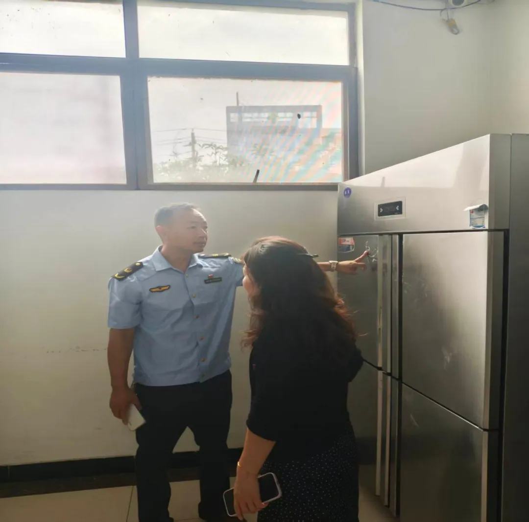 聚力护航中考 筑牢食安防线 ——宜城街道开展考前食品安全专项督察-第5张图片-四季读书网 聚力护航中考 筑牢食安防线 ——宜城街道开展考前食品安全专项督察-第5张图片-四季读书网