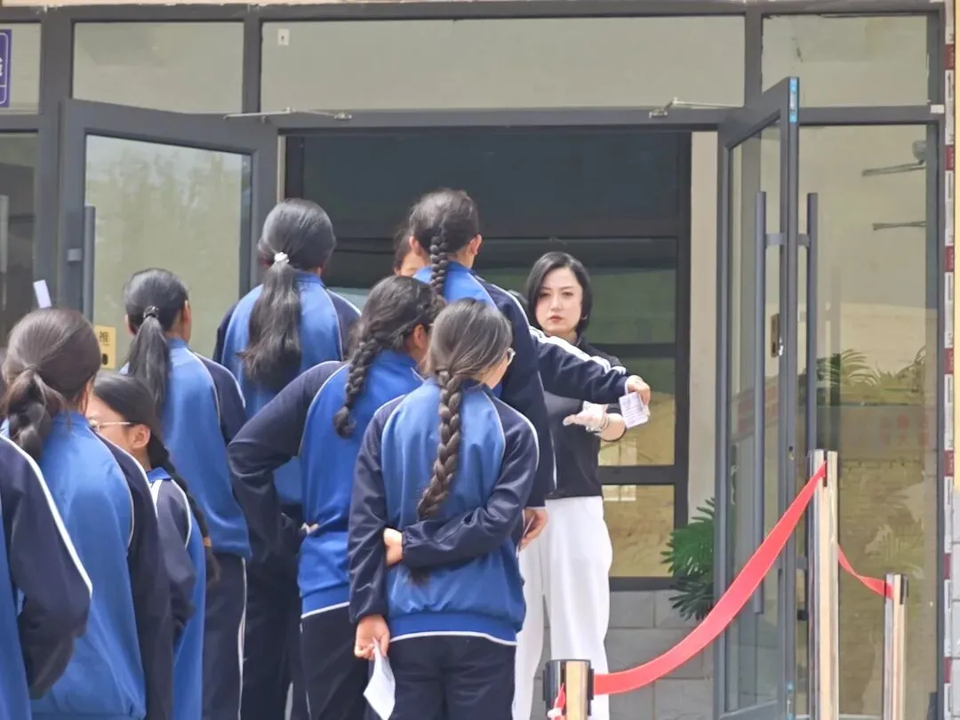 中考开考!夏河县1106名学子执笔逐梦-第3张图片-四季读书网 中考开考!夏河县1106名学子执笔逐梦-第3张图片-四季读书网