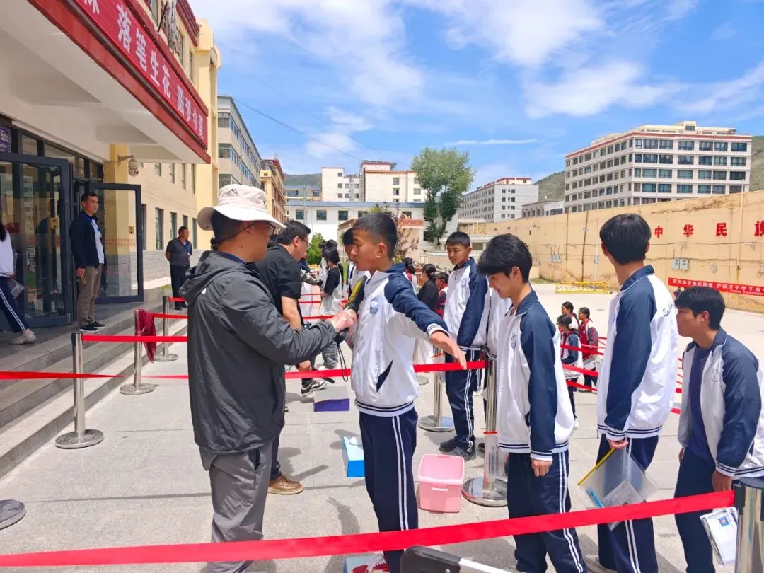 中考开考!夏河县1106名学子执笔逐梦-第4张图片-四季读书网 中考开考!夏河县1106名学子执笔逐梦-第4张图片-四季读书网