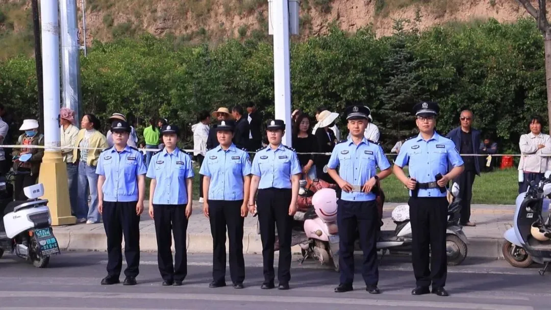 中考今日启幕!岷县13933名少年执笔逐梦迎“大考”-第8张图片-四季读书网 中考今日启幕!岷县13933名少年执笔逐梦迎“大考”-第8张图片-四季读书网