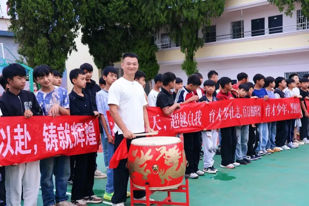 擂鼓助威,中考必胜|蒙自市育才文化武术学校中考送考仪式为梦护航!-第4张图片-四季读书网 擂鼓助威,中考必胜|蒙自市育才文化武术学校中考送考仪式为梦护航!-第4张图片-四季读书网