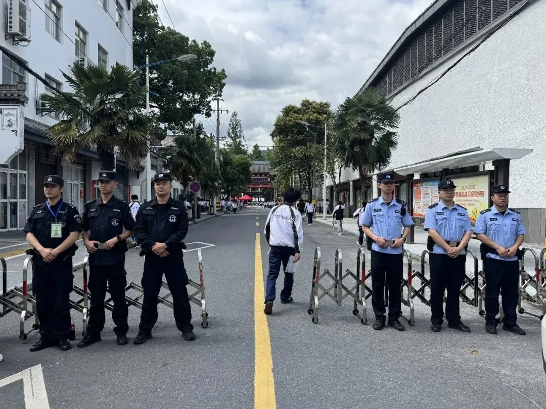 绩溪公安护航中考圆满收官!-第2张图片-四季读书网 绩溪公安护航中考圆满收官!-第2张图片-四季读书网