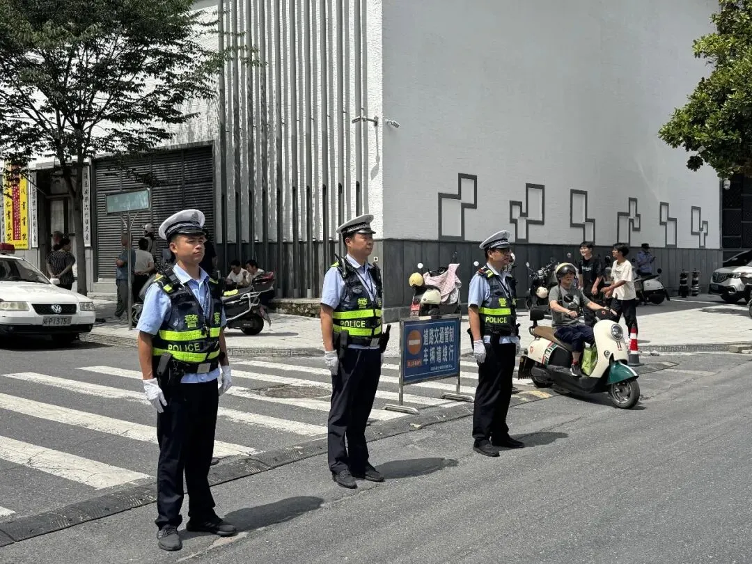 绩溪公安护航中考圆满收官!-第4张图片-四季读书网 绩溪公安护航中考圆满收官!-第4张图片-四季读书网