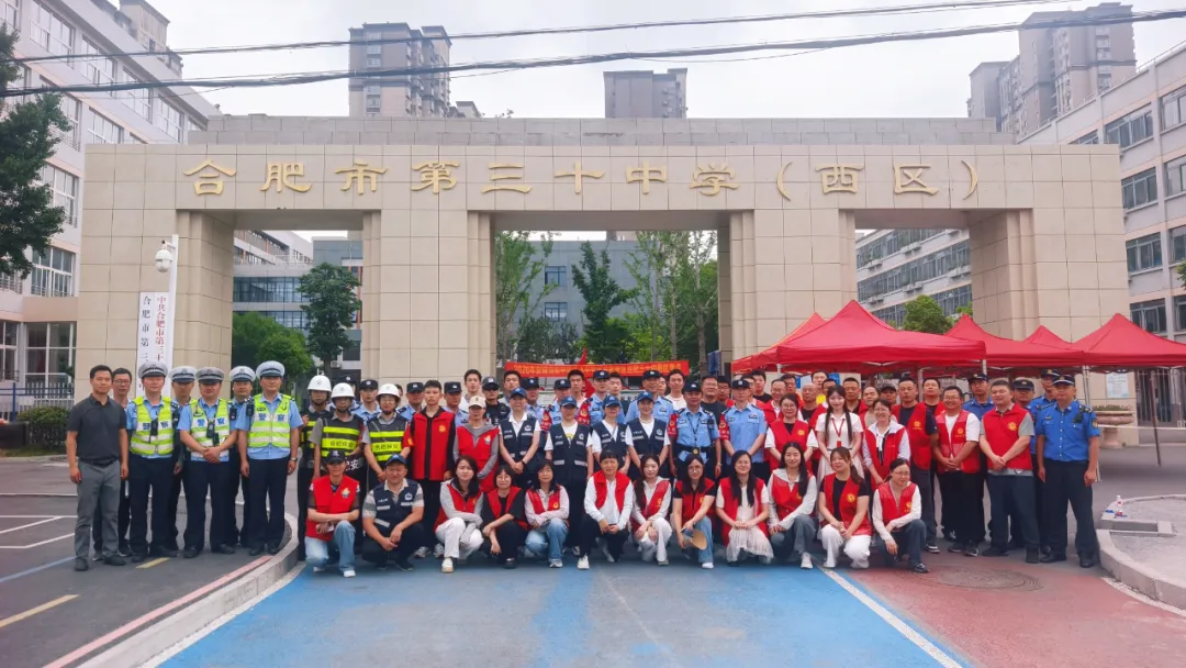 中考护考丨少年提笔逐梦 社区“满分”守护-第3张图片-四季读书网 中考护考丨少年提笔逐梦 社区“满分”守护-第3张图片-四季读书网