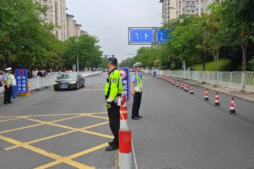 “警”随中考 圆满收官 | 芜湖公安交管“交卷”-第14张图片-四季读书网 “警”随中考 圆满收官 | 芜湖公安交管“交卷”-第14张图片-四季读书网