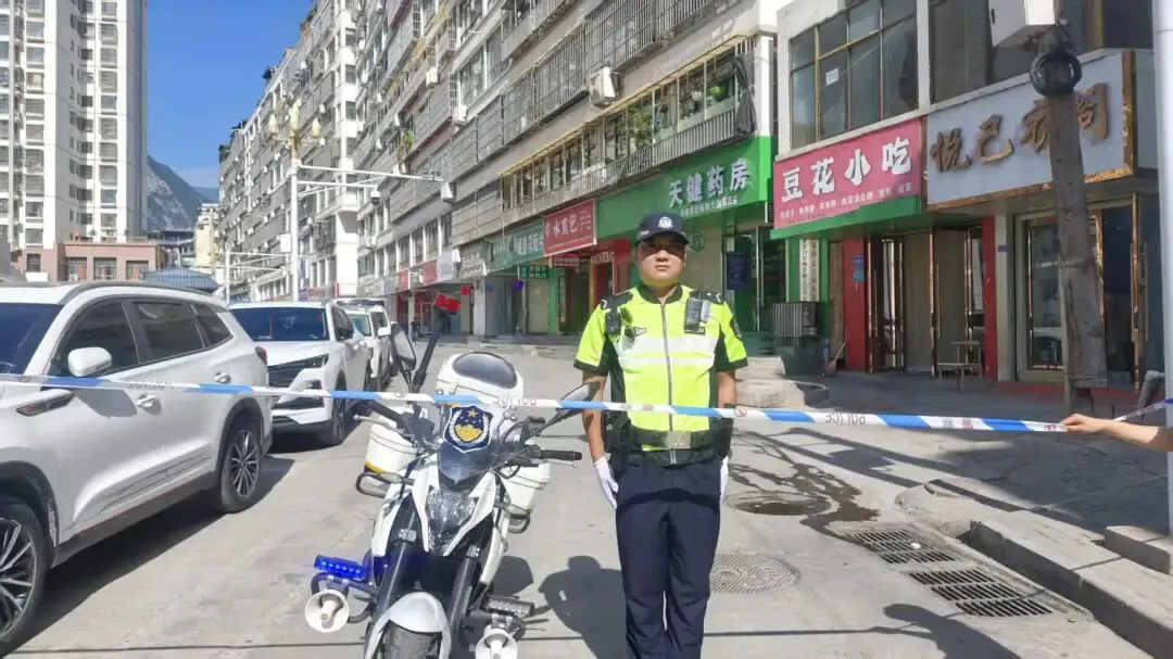  护航中考保畅通 线下普法筑防线-第3张图片-四季读书网