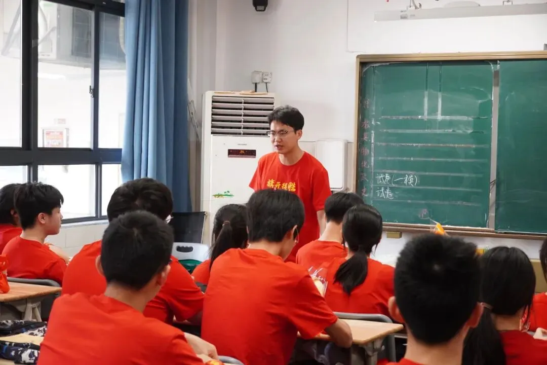 全员出征!挥毫泼墨战中考,策马扬鞭向未来-第33张图片-四季读书网 全员出征!挥毫泼墨战中考,策马扬鞭向未来-第33张图片-四季读书网