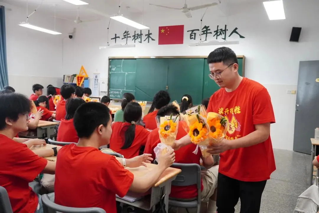 全员出征!挥毫泼墨战中考,策马扬鞭向未来-第38张图片-四季读书网 全员出征!挥毫泼墨战中考,策马扬鞭向未来-第38张图片-四季读书网