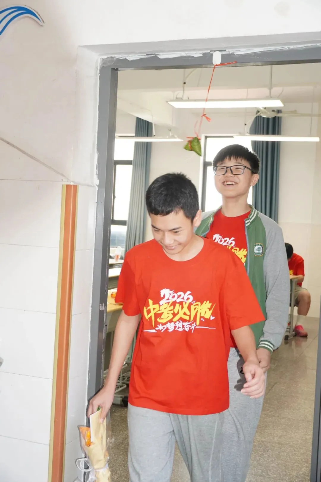 全员出征!挥毫泼墨战中考,策马扬鞭向未来-第40张图片-四季读书网 全员出征!挥毫泼墨战中考,策马扬鞭向未来-第40张图片-四季读书网