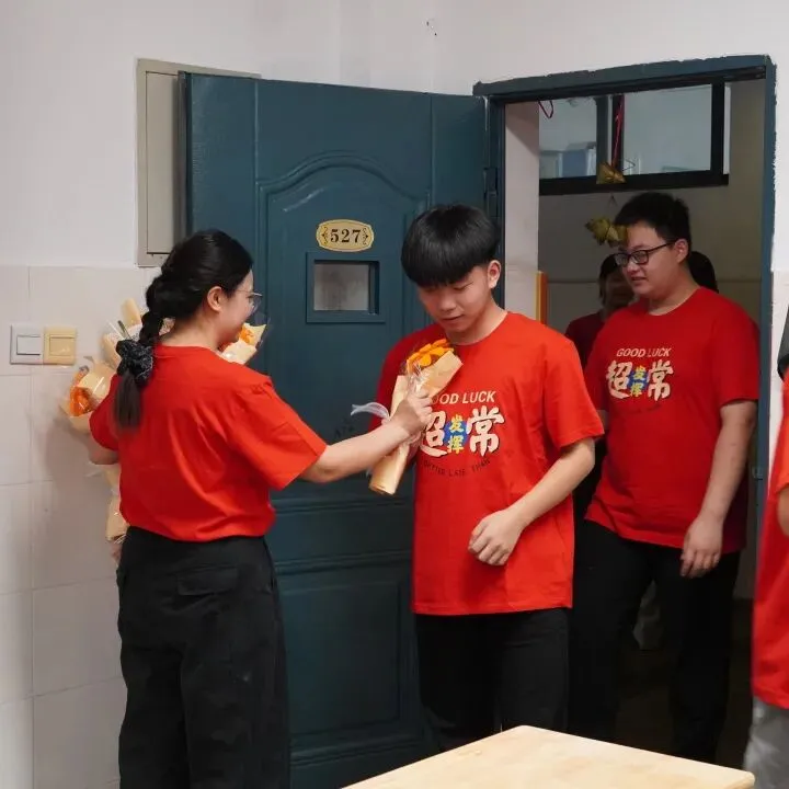 全员出征!挥毫泼墨战中考,策马扬鞭向未来-第42张图片-四季读书网 全员出征!挥毫泼墨战中考,策马扬鞭向未来-第42张图片-四季读书网