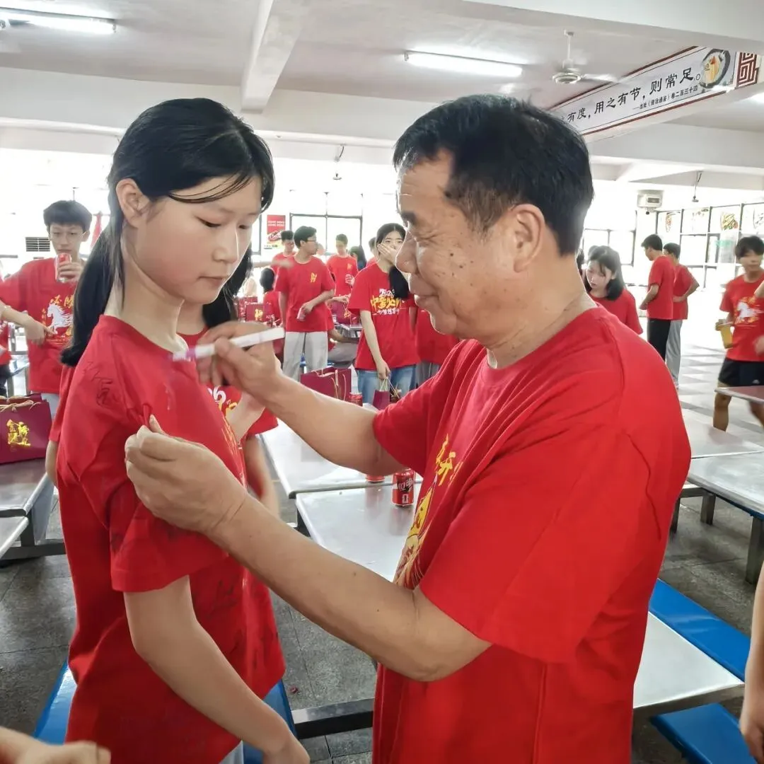 全员出征!挥毫泼墨战中考,策马扬鞭向未来-第43张图片-四季读书网 全员出征!挥毫泼墨战中考,策马扬鞭向未来-第43张图片-四季读书网