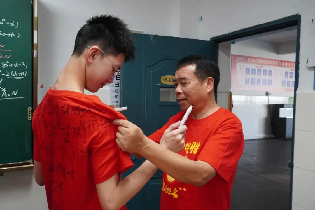 全员出征!挥毫泼墨战中考,策马扬鞭向未来-第44张图片-四季读书网 全员出征!挥毫泼墨战中考,策马扬鞭向未来-第44张图片-四季读书网