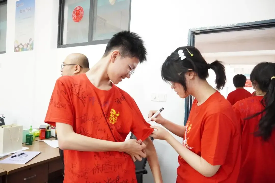 全员出征!挥毫泼墨战中考,策马扬鞭向未来-第45张图片-四季读书网 全员出征!挥毫泼墨战中考,策马扬鞭向未来-第45张图片-四季读书网