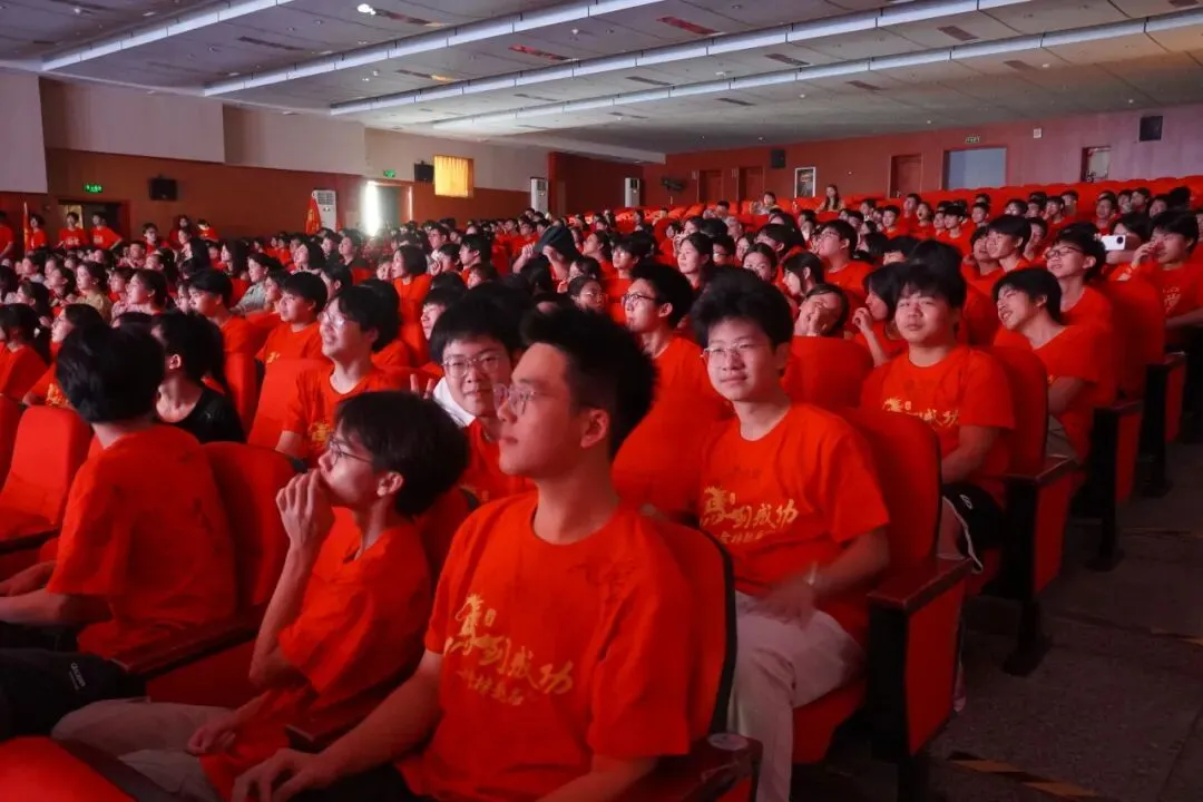 全员出征!挥毫泼墨战中考,策马扬鞭向未来-第60张图片-四季读书网 全员出征!挥毫泼墨战中考,策马扬鞭向未来-第60张图片-四季读书网