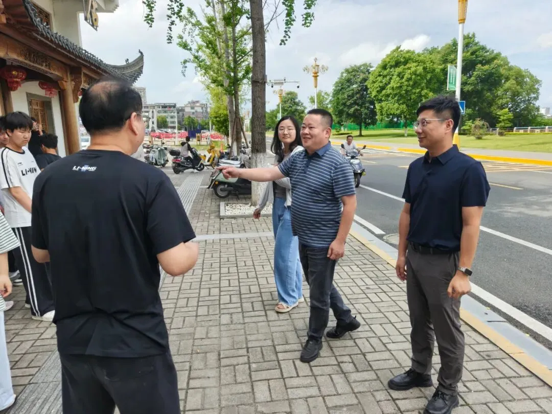 领导关怀暖人心 凝心聚力战中考——西湖乡领导赴君乐大酒店慰问师生-第2张图片-四季读书网 领导关怀暖人心 凝心聚力战中考——西湖乡领导赴君乐大酒店慰问师生-第2张图片-四季读书网