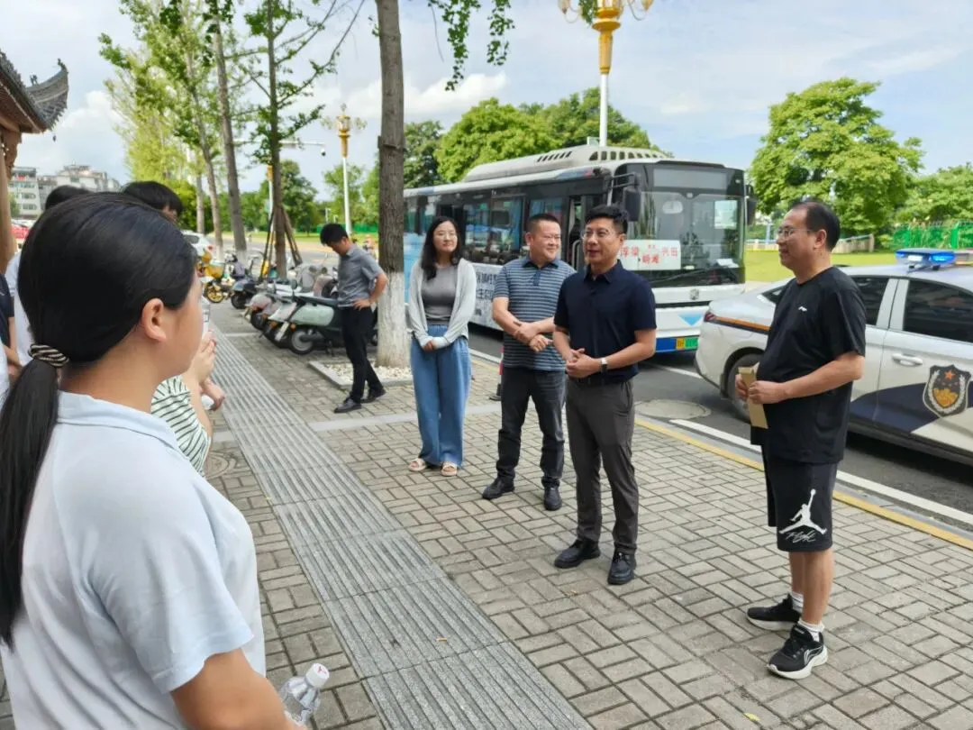 领导关怀暖人心 凝心聚力战中考——西湖乡领导赴君乐大酒店慰问师生-第6张图片-四季读书网 领导关怀暖人心 凝心聚力战中考——西湖乡领导赴君乐大酒店慰问师生-第6张图片-四季读书网