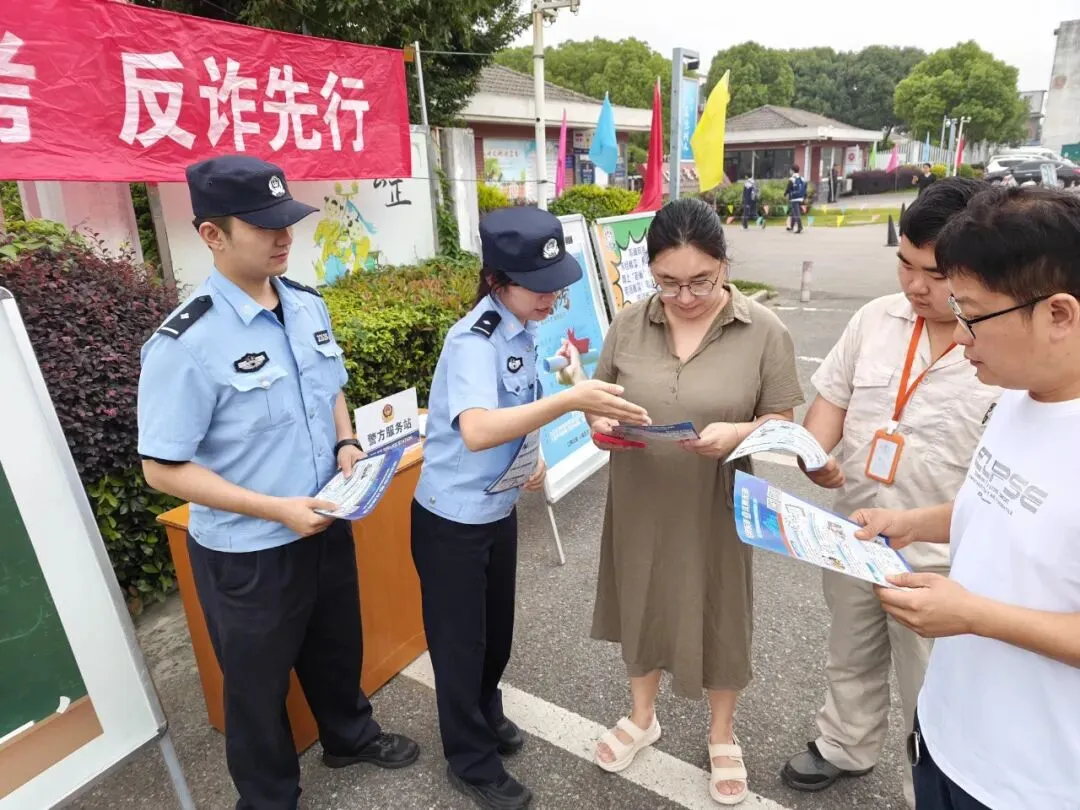 中考首日,多图直击!-第15张图片-四季读书网 中考首日,多图直击!-第15张图片-四季读书网