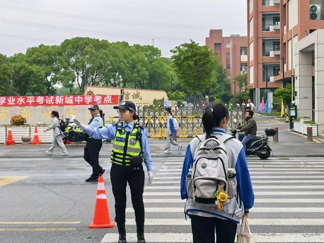 中考首日,多图直击!-第18张图片-四季读书网 中考首日,多图直击!-第18张图片-四季读书网