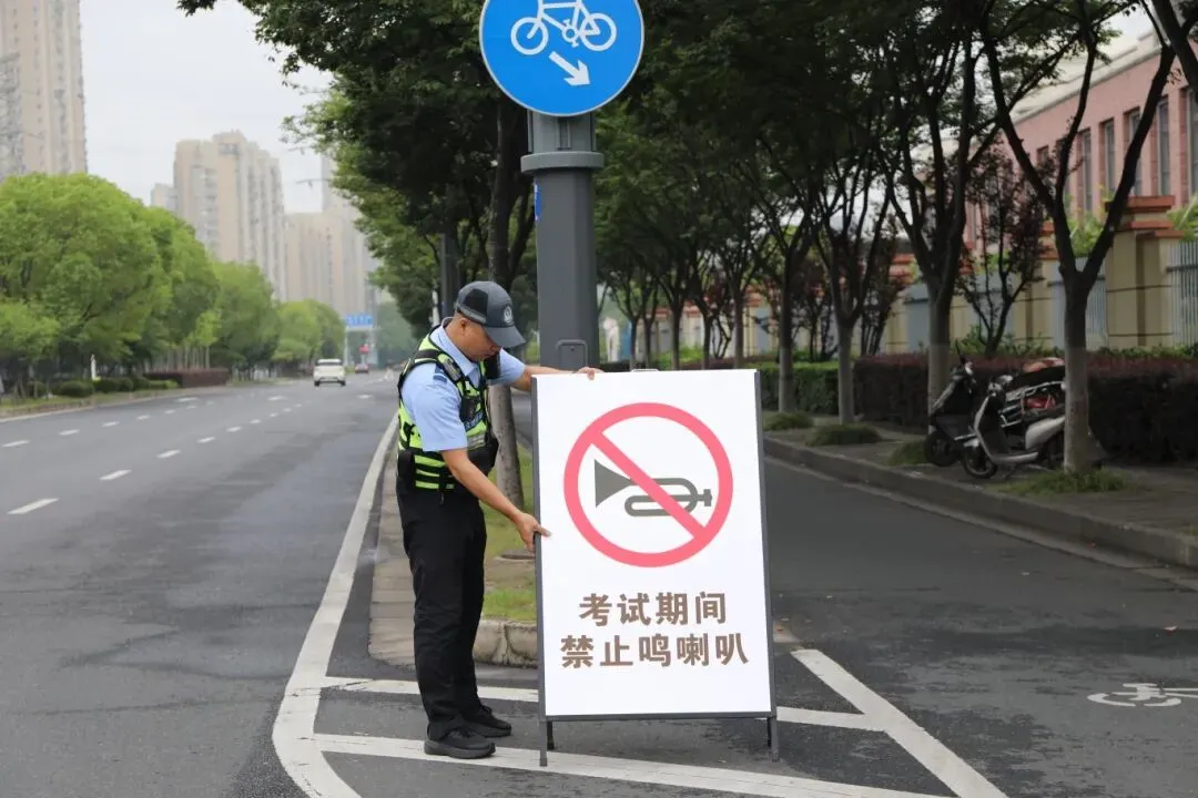 中考首日,多图直击!-第19张图片-四季读书网 中考首日,多图直击!-第19张图片-四季读书网