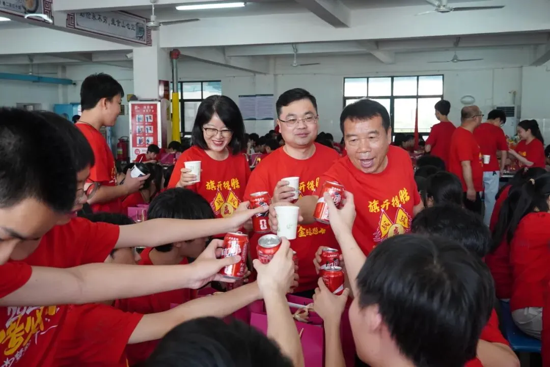 全员出征!挥毫泼墨战中考,策马扬鞭向未来-第88张图片-四季读书网 全员出征!挥毫泼墨战中考,策马扬鞭向未来-第88张图片-四季读书网