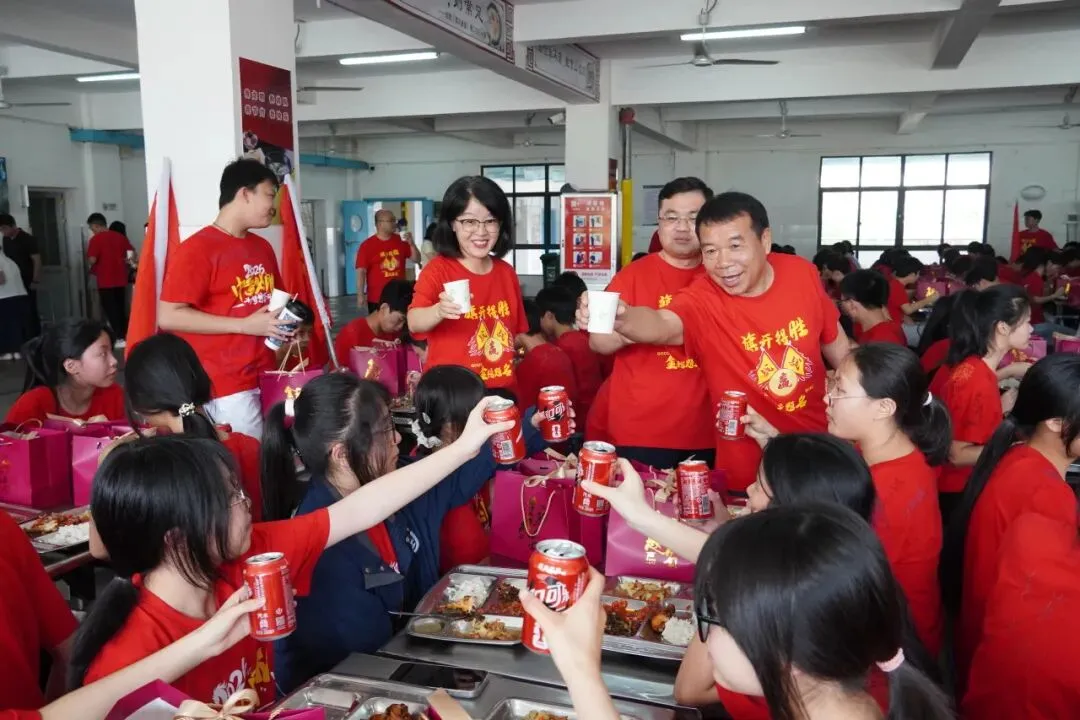 全员出征!挥毫泼墨战中考,策马扬鞭向未来-第89张图片-四季读书网 全员出征!挥毫泼墨战中考,策马扬鞭向未来-第89张图片-四季读书网