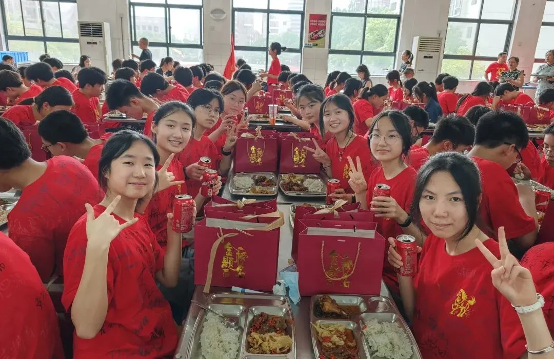 全员出征!挥毫泼墨战中考,策马扬鞭向未来-第91张图片-四季读书网 全员出征!挥毫泼墨战中考,策马扬鞭向未来-第91张图片-四季读书网