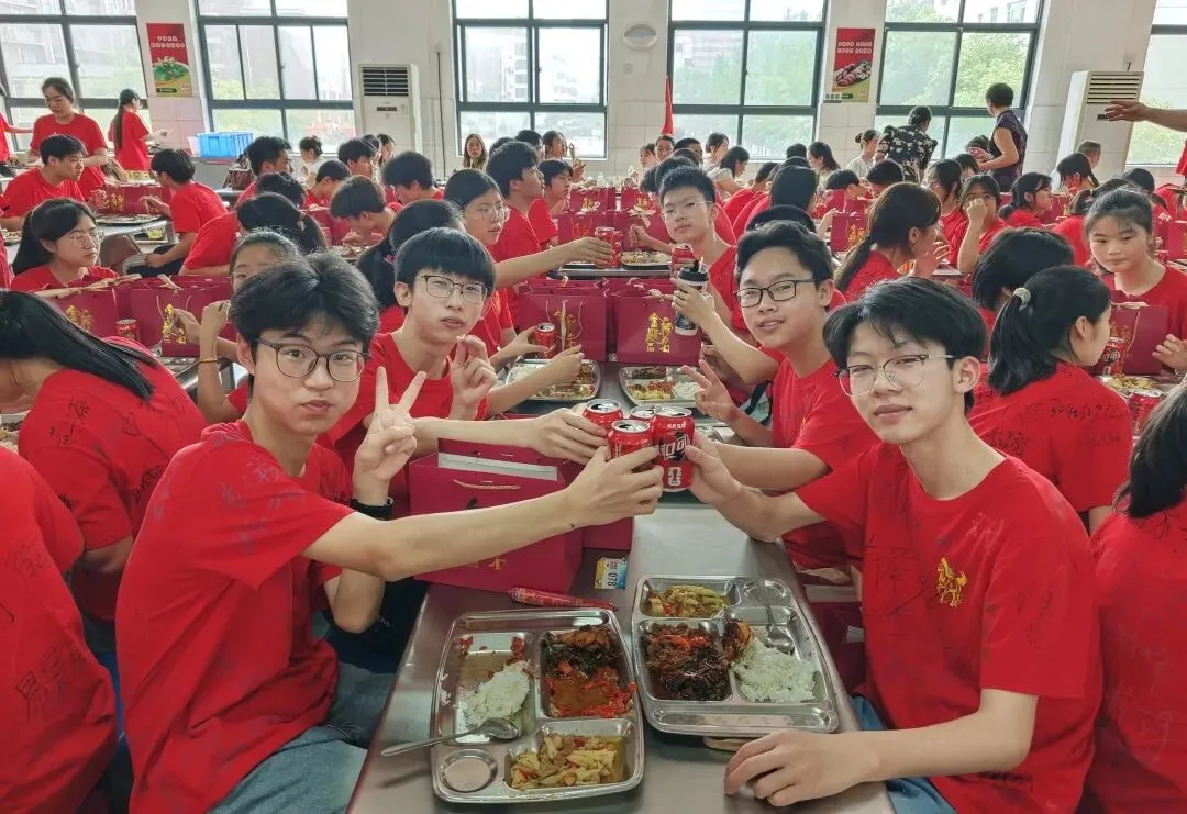 全员出征!挥毫泼墨战中考,策马扬鞭向未来-第92张图片-四季读书网 全员出征!挥毫泼墨战中考,策马扬鞭向未来-第92张图片-四季读书网