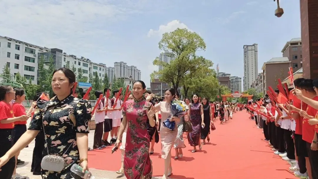 全员出征!挥毫泼墨战中考,策马扬鞭向未来-第105张图片-四季读书网 全员出征!挥毫泼墨战中考,策马扬鞭向未来-第105张图片-四季读书网