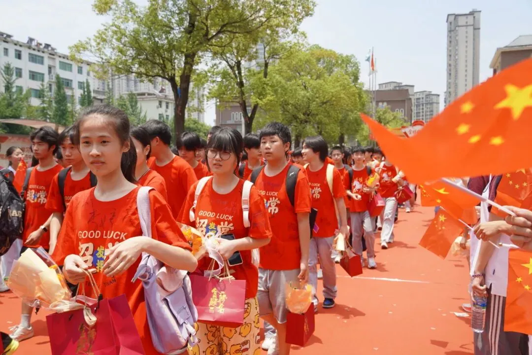 全员出征!挥毫泼墨战中考,策马扬鞭向未来-第108张图片-四季读书网 全员出征!挥毫泼墨战中考,策马扬鞭向未来-第108张图片-四季读书网