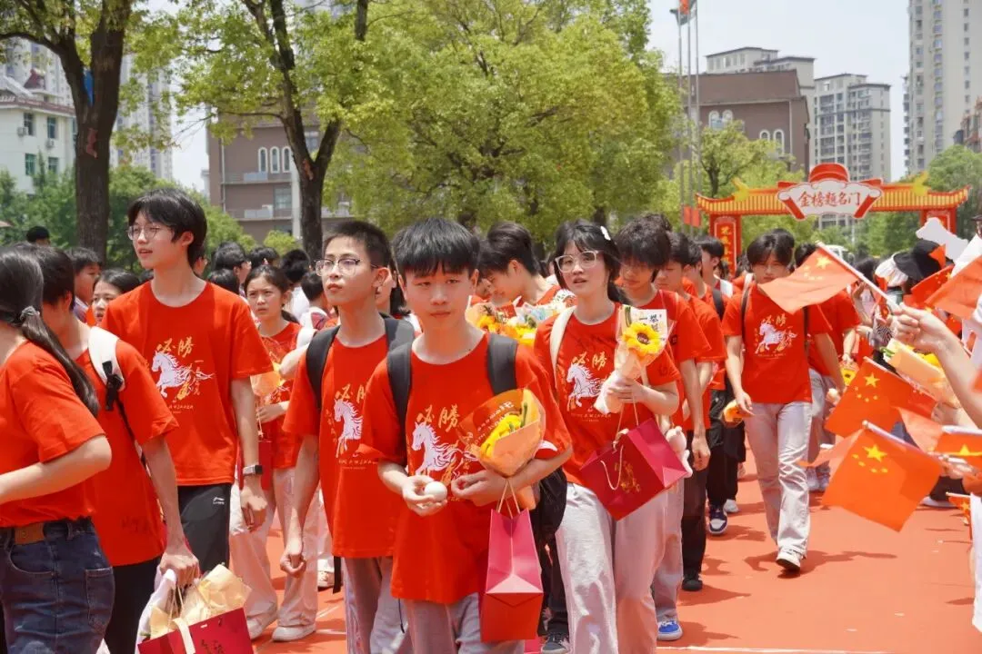 全员出征!挥毫泼墨战中考,策马扬鞭向未来-第109张图片-四季读书网 全员出征!挥毫泼墨战中考,策马扬鞭向未来-第109张图片-四季读书网