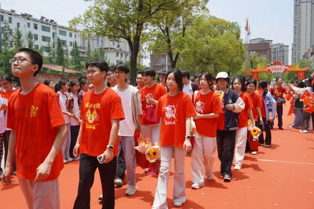 全员出征!挥毫泼墨战中考,策马扬鞭向未来-第110张图片-四季读书网 全员出征!挥毫泼墨战中考,策马扬鞭向未来-第110张图片-四季读书网