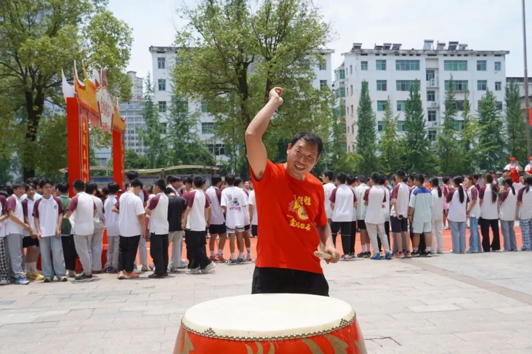 全员出征!挥毫泼墨战中考,策马扬鞭向未来-第112张图片-四季读书网 全员出征!挥毫泼墨战中考,策马扬鞭向未来-第112张图片-四季读书网
