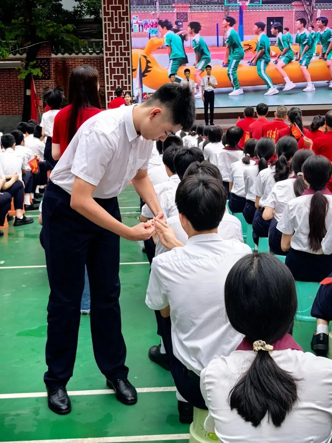 中考壮行丨策马东风劲,挥毫定乾坤——广州市东风实验学校2026届初三壮行活动-第60张图片-四季读书网