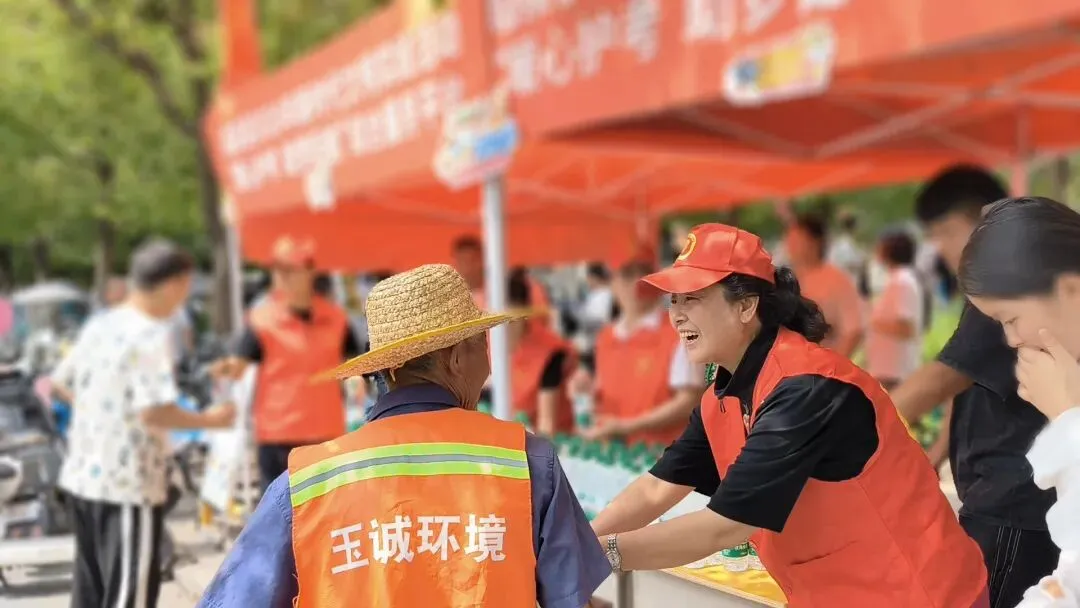 志愿红护航中考路 临泉县手拉手志愿者协会暖心助考为梦护航-第6张图片-四季读书网