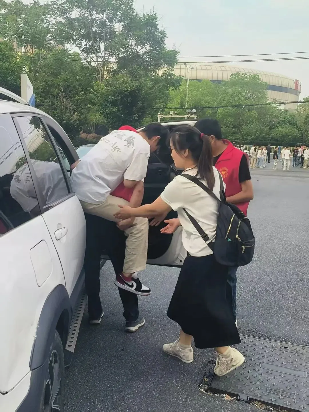 志愿红护航中考路 临泉县手拉手志愿者协会暖心助考为梦护航-第8张图片-四季读书网