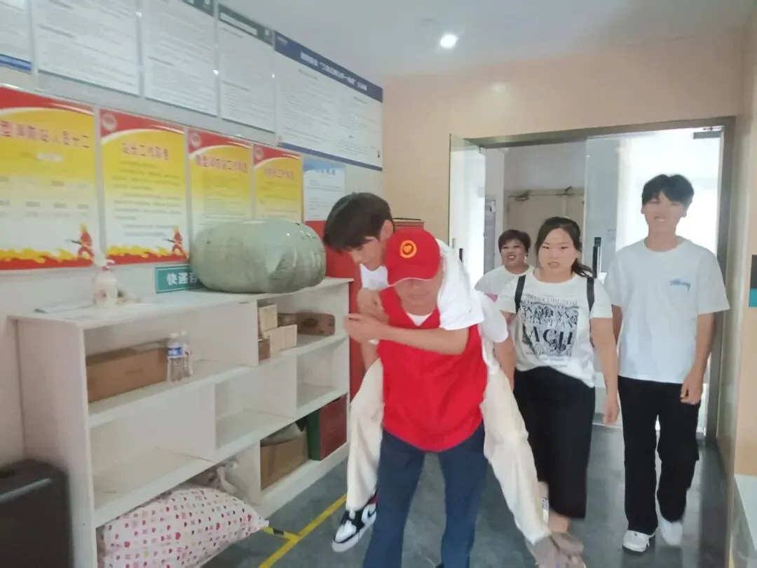 志愿红护航中考路 临泉县手拉手志愿者协会暖心助考为梦护航-第11张图片-四季读书网