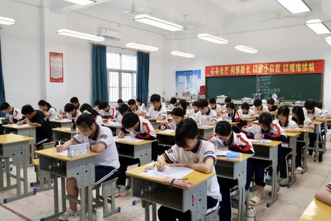 揭西县第一中学:凝心聚力备战中考 护航学子逐梦前行-第4张图片-四季读书网 揭西县第一中学:凝心聚力备战中考 护航学子逐梦前行-第4张图片-四季读书网