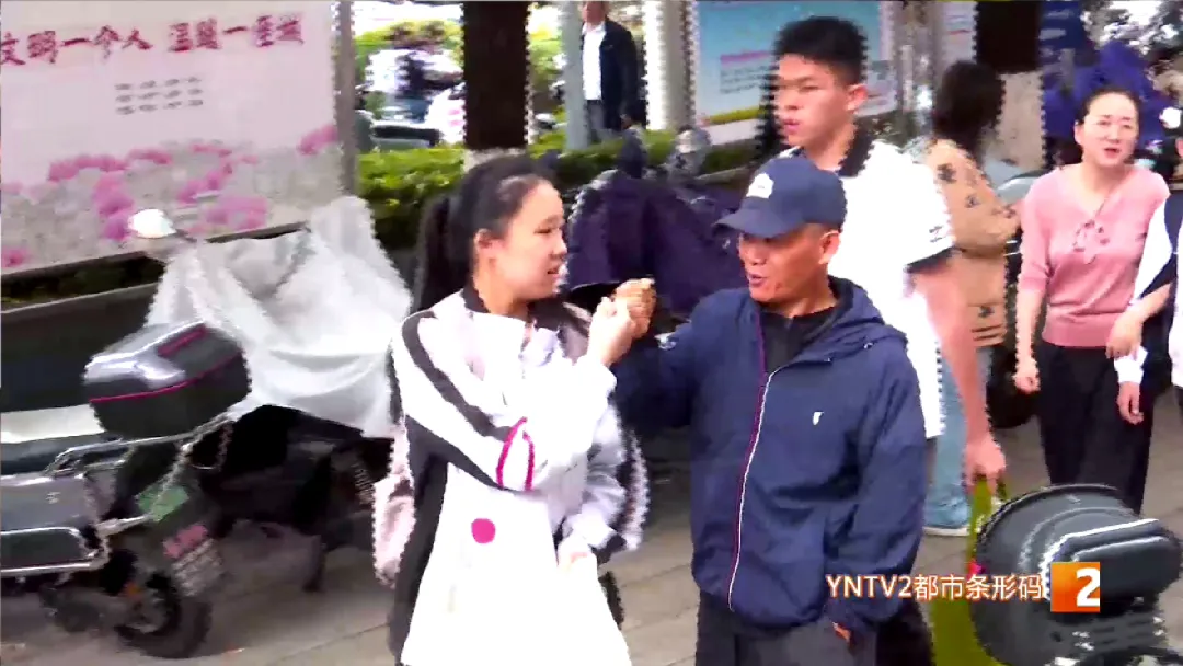 2026昆明中考今日启幕,老师家长暖心送考、交警全方位守护,愿所有少年落笔如愿,顶峰相见!-第5张图片-四季读书网